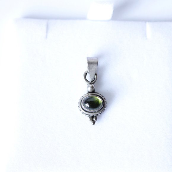 • the vtg emerald pendant - Picture 4 of 5